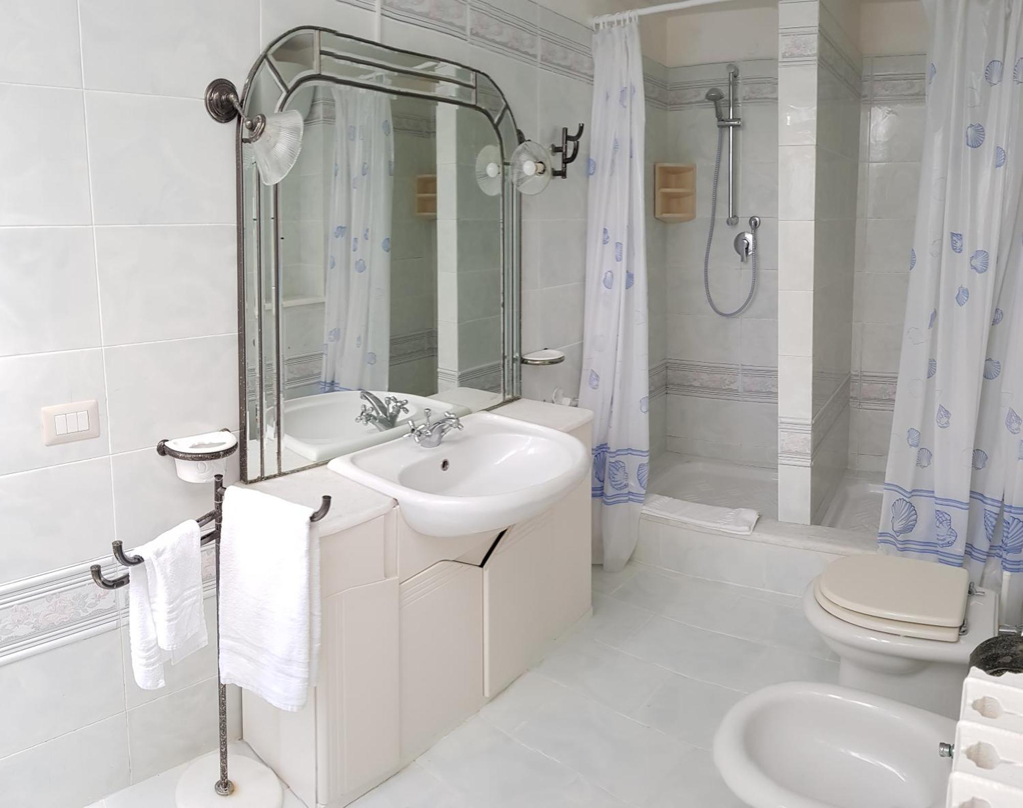 Maridea - Camere Con Vista Al Porto Понца Екстериор снимка