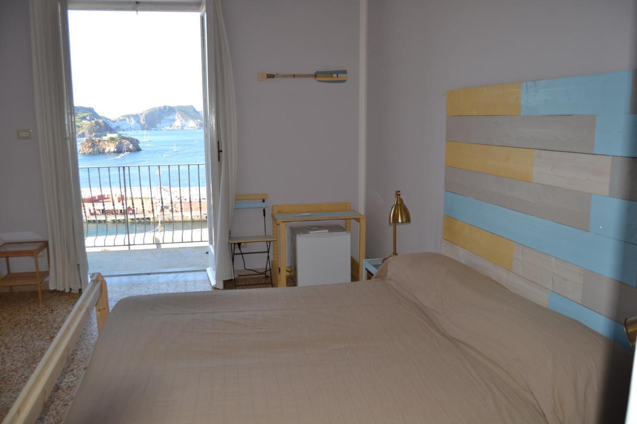 Maridea - Camere Con Vista Al Porto Понца Екстериор снимка
